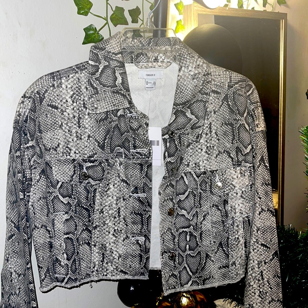 Forever 21 size small print jacket